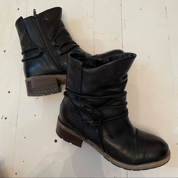 Clarks Stacked Heel Moto Short Boot - Picture 3 of 5